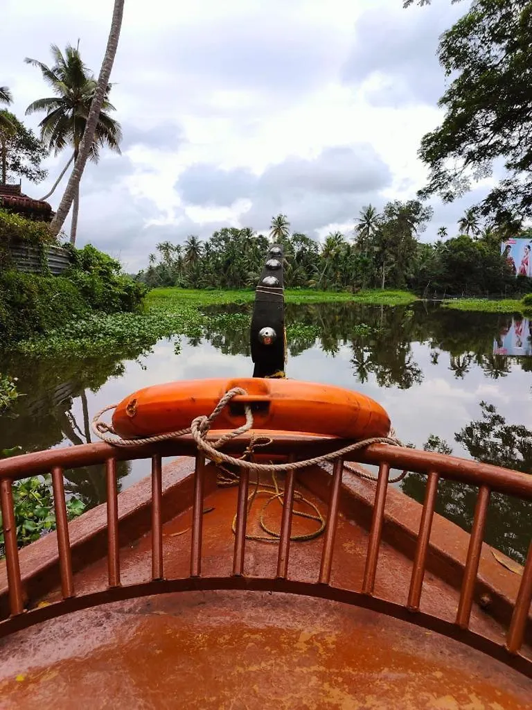 Anandam Woods - A Heritage Single Room For Couple-Small Family Vaikom